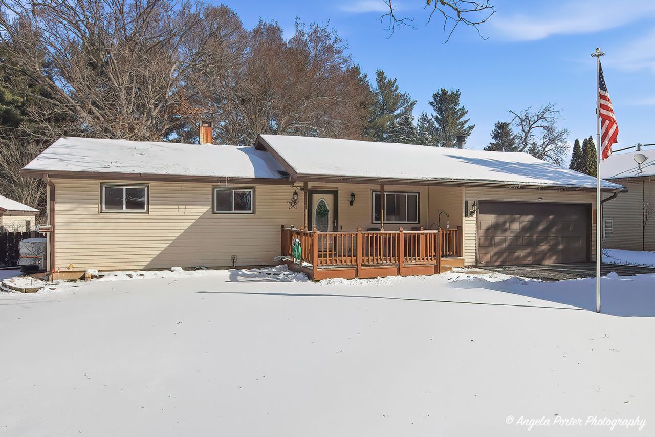 5218 Parkview Drive, McCullom Lake, IL 60050 Main Photo