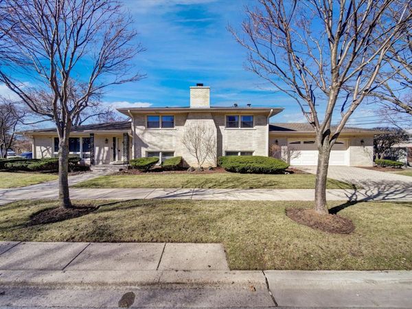 5000 Pratt Avenue, Skokie, IL 60077