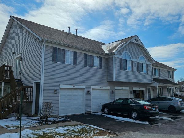 106 Village Creek Drive , Lake In The Hills, IL 60156