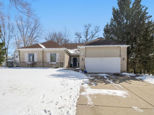 1022 Rosewood Drive , Carpentersville, IL 60110