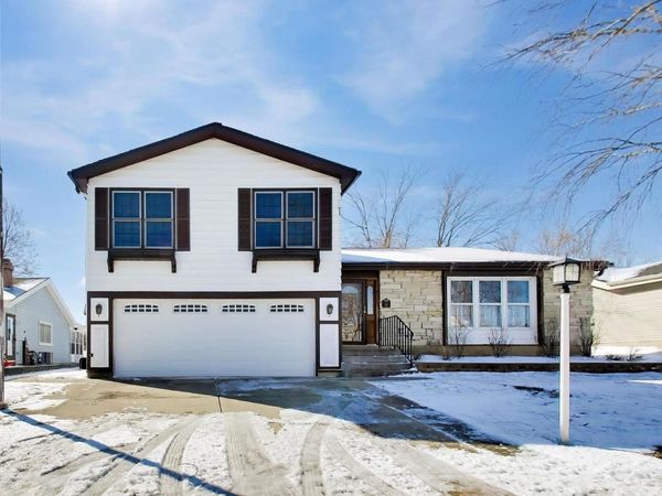 285 Loveland Drive, Glendale Heights, IL 60139