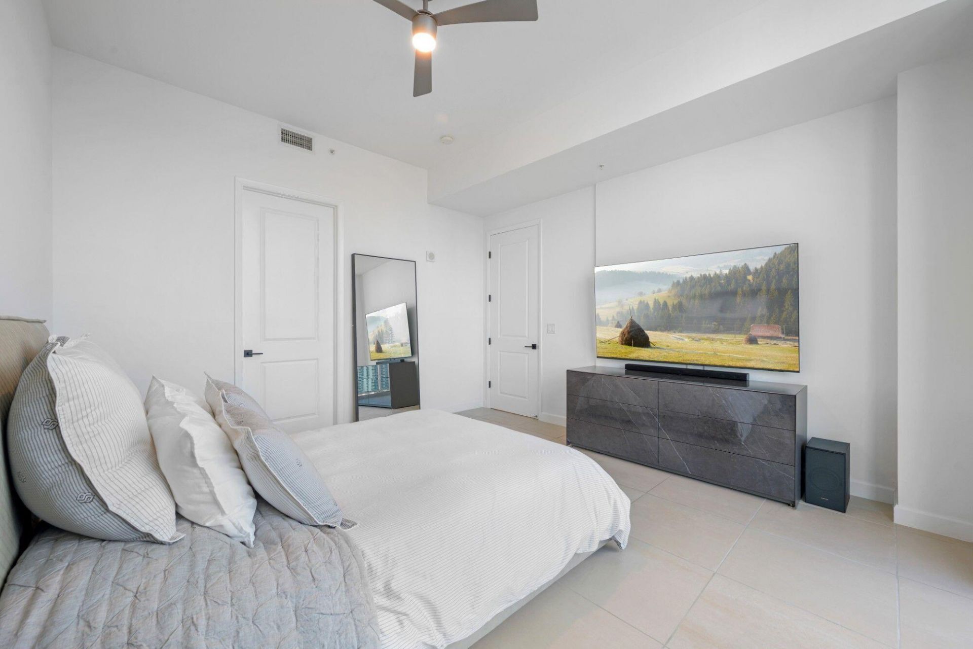 1945 S Ocean Drive, Unit Ph 2808, Hallandale Beach, FL 33009 Photo