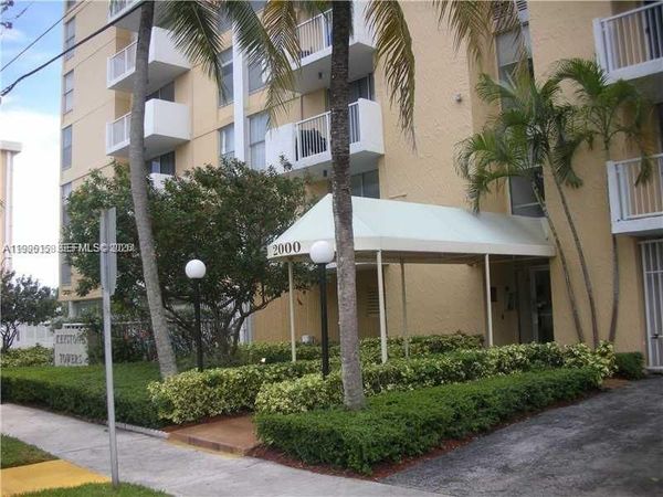 2000 NE 135th St, Unit 1002, North Miami, FL 33181