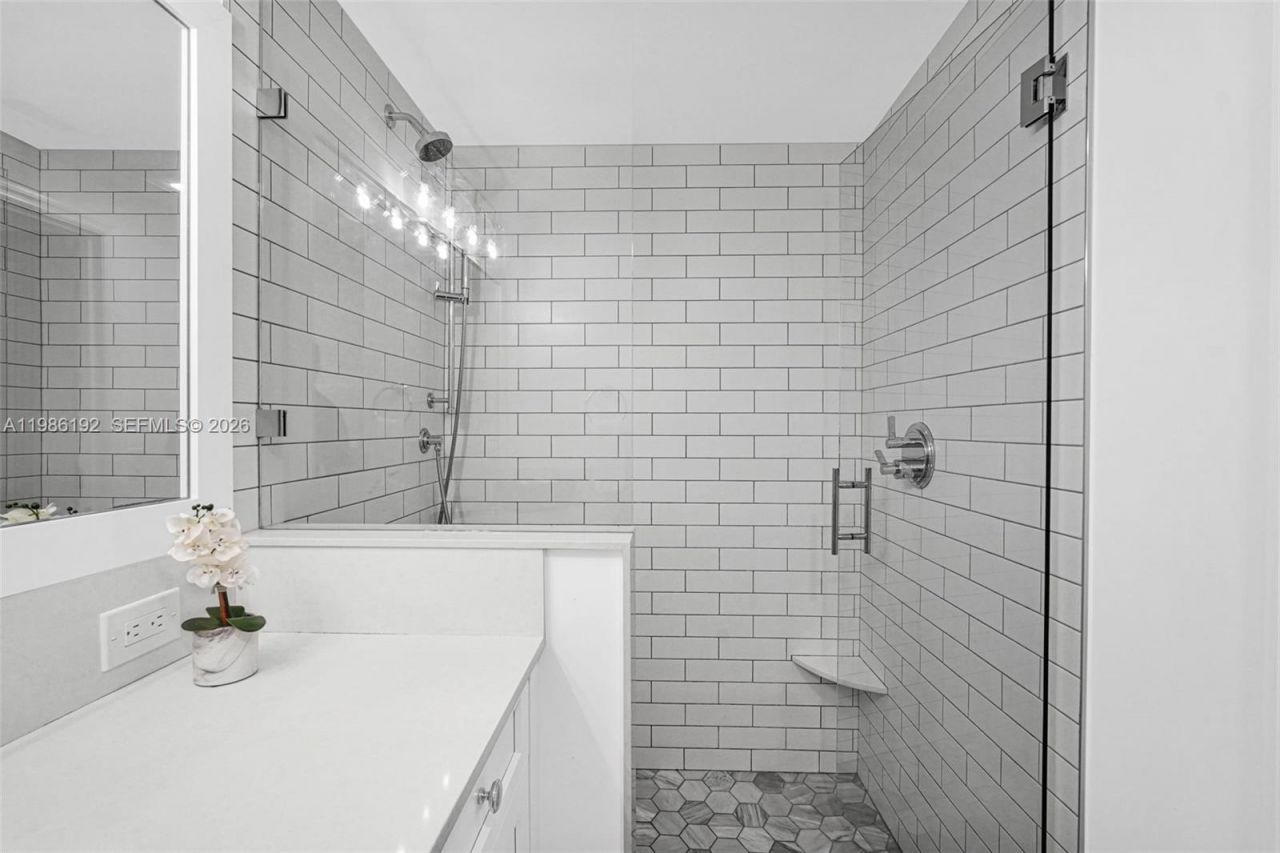 2107 SE 10th Ave , Unit 817, Fort Lauderdale, FL 33316 Photo