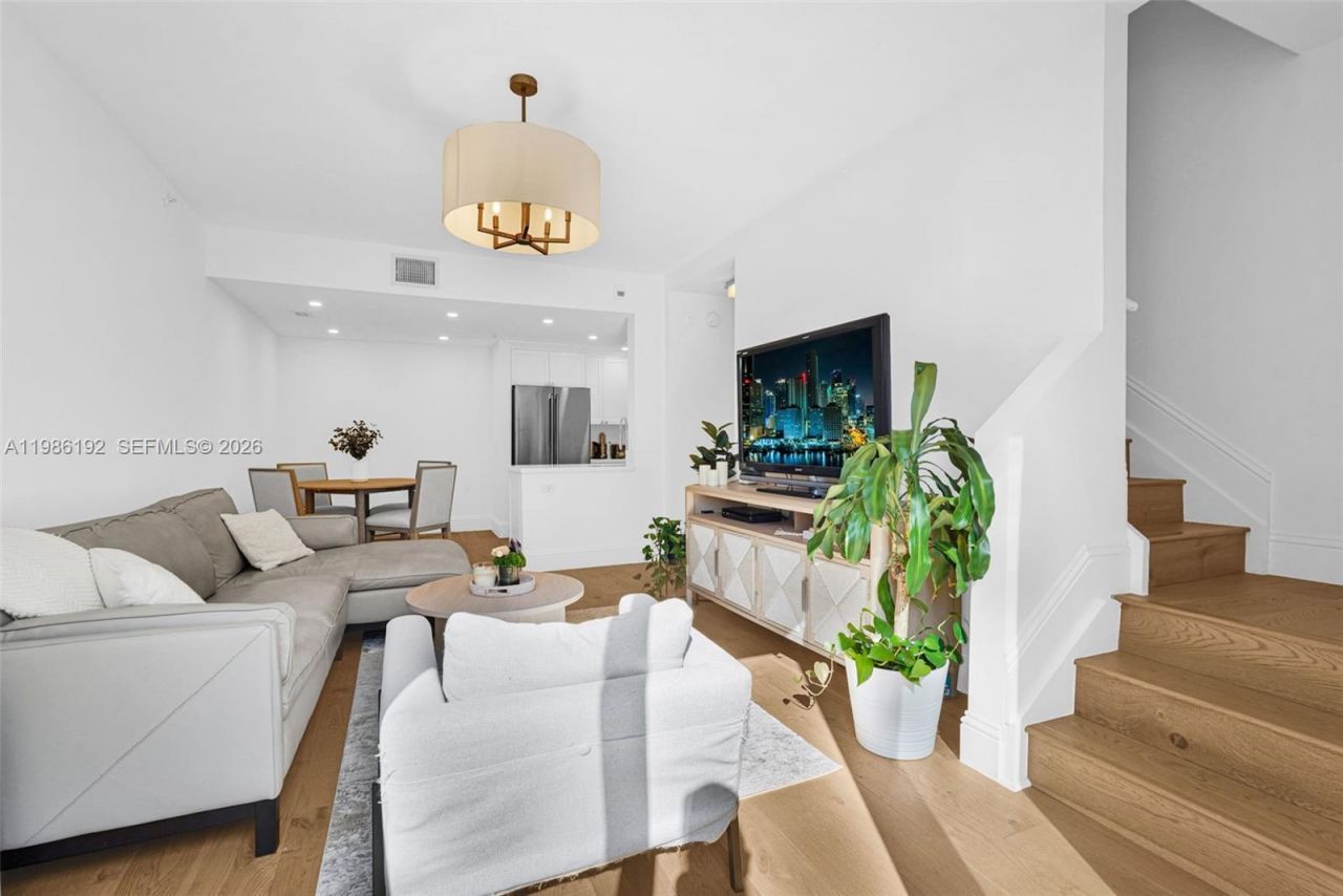 2107 SE 10th Ave , Unit 817, Fort Lauderdale, FL 33316 Photo