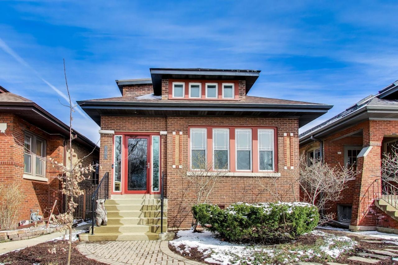 944 N Ridgeland Avenue, Oak Park, IL 60302 Main Photo