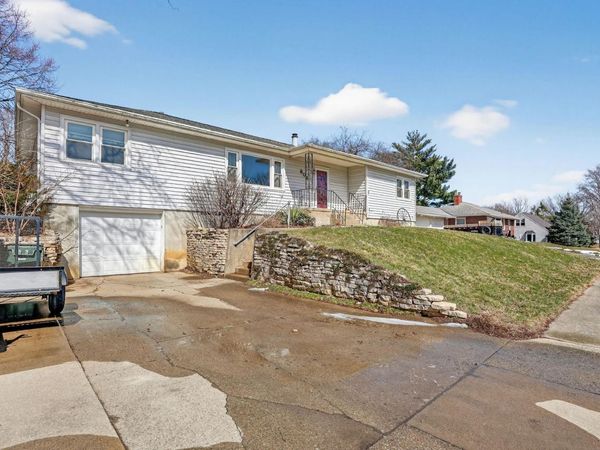 801 W 14th Street, Cedar Falls, IA 50613