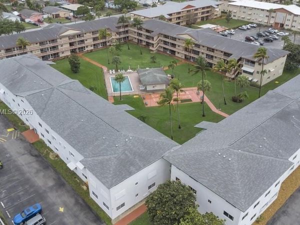 5300 Washington St , Unit J218, Hollywood, FL 33021