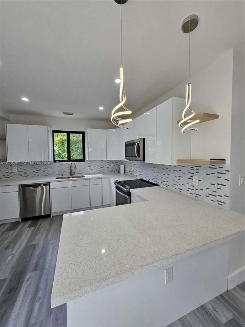 2160 NW 30th St , Miami, FL 33142 Photo