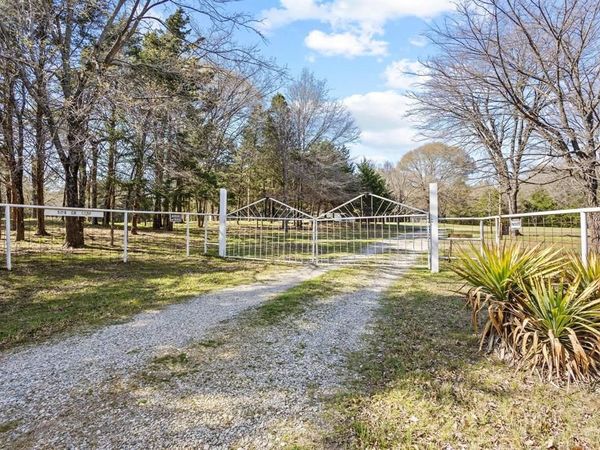 528 County Road 1120 , Ravenna, TX 75476