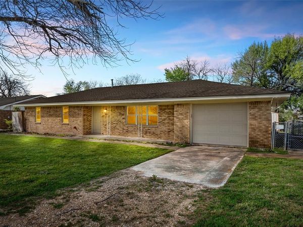 309 N 4th Street, Rosebud, TX 76570