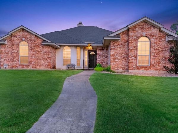 124 Topaz Circle, Hewitt, TX 76643