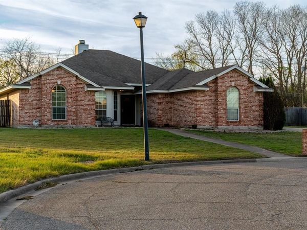 124 Topaz Circle, Hewitt, TX 76643