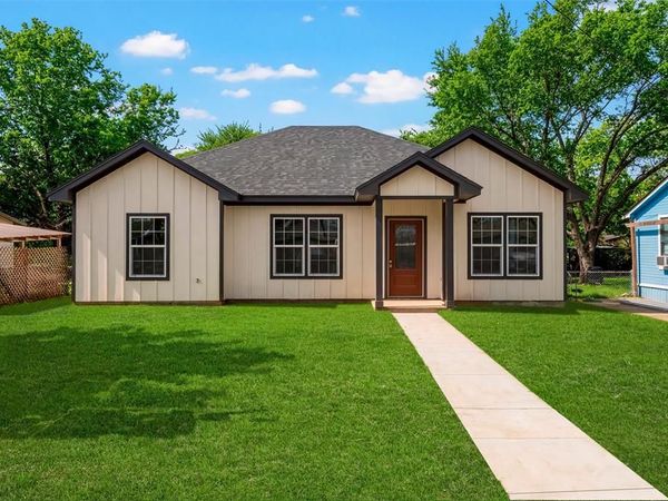 211 Lopez Street , Bellmead, TX 76705