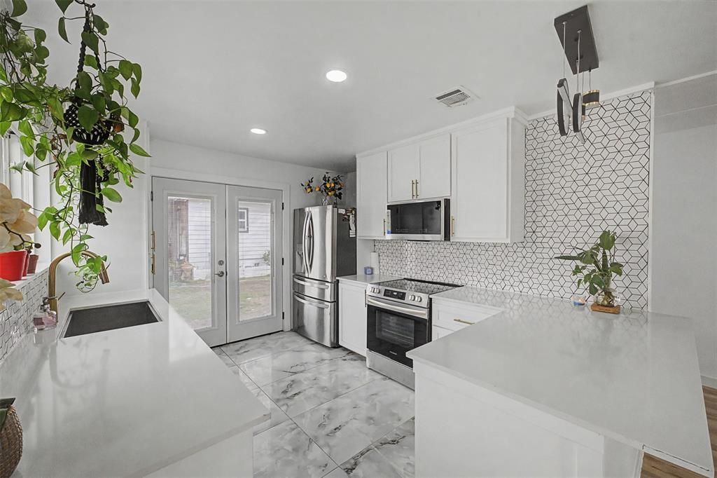 5409 Sun Valley Drive, Fort Worth, TX 76119 Main Photo