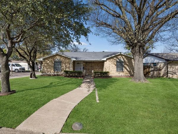 831 Kelso Drive, Dallas, TX 75211