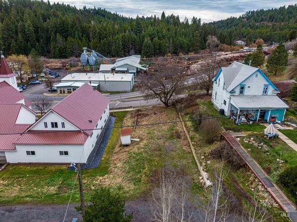 216 S Main Street, Troy, ID 83871