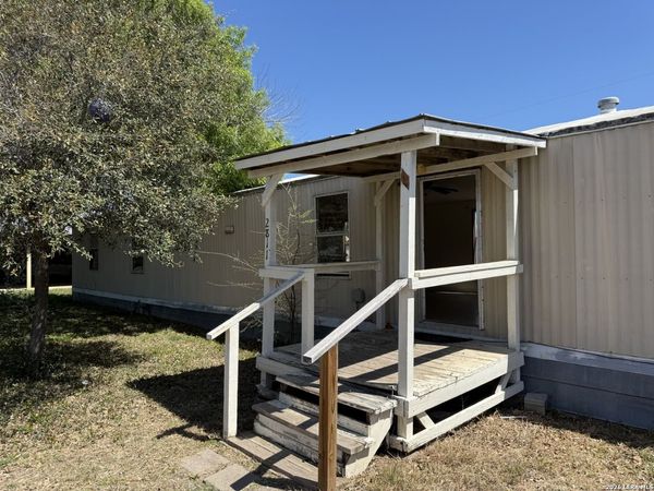 2811 Southern Breeze, Hondo, TX 78861