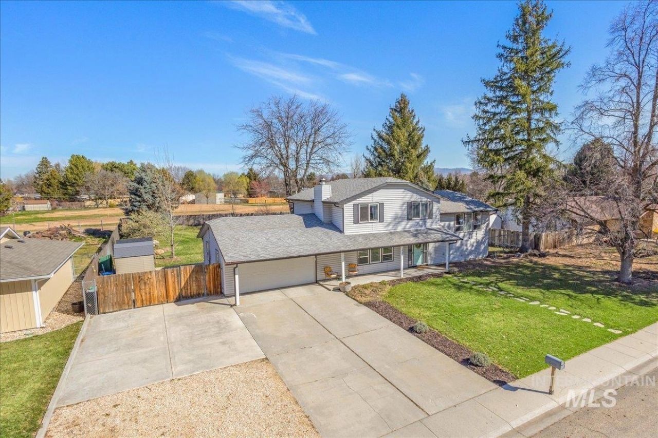 10438 W Hollandale Dr, Boise, ID 83709 Main Photo