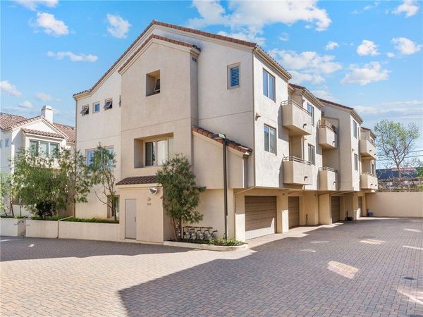 305 Kansas Street, Unit D, El Segundo, CA 90245