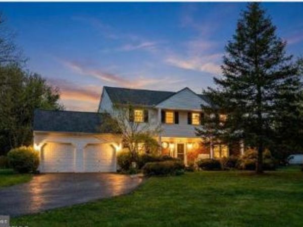 2 WICKHAM LANE, EAST WINDSOR, NJ 08520