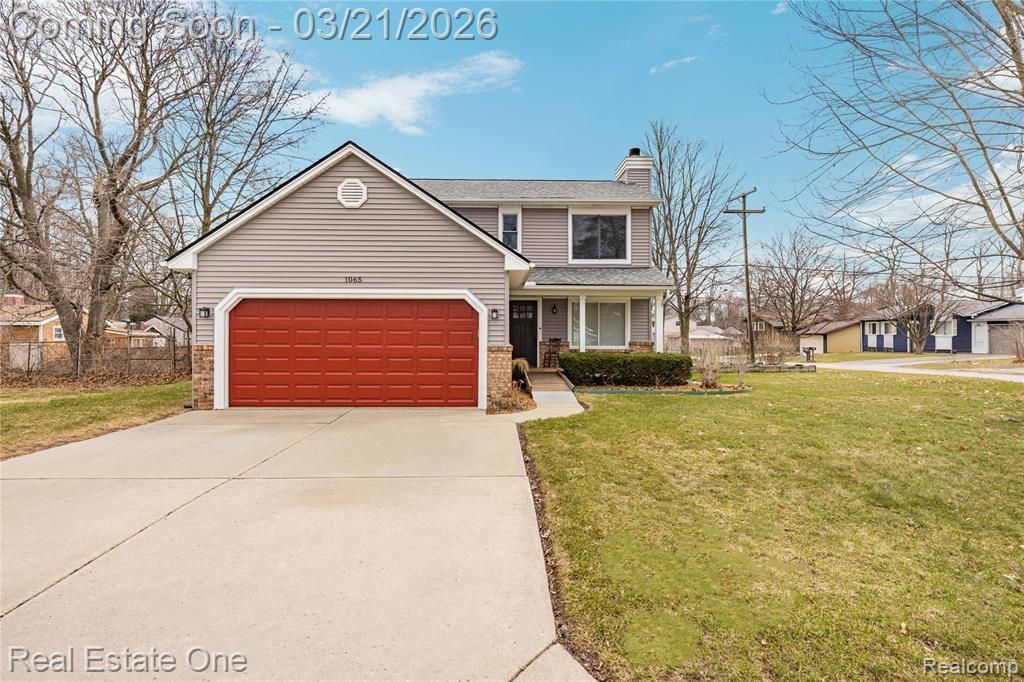 1065 Round Lake Road, White Lake Township, MI 48386 Main Photo