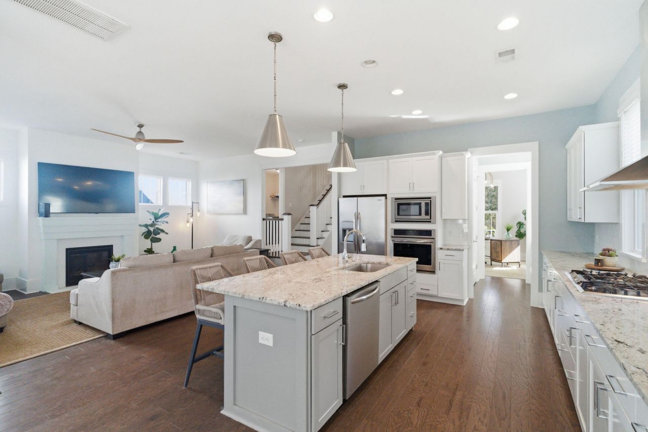 1645 Banning Street Photo 18