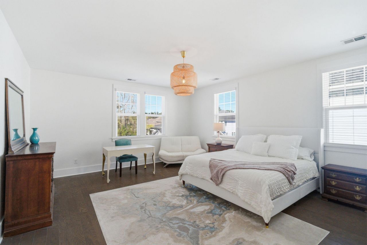 1645 Banning Street Photo 24