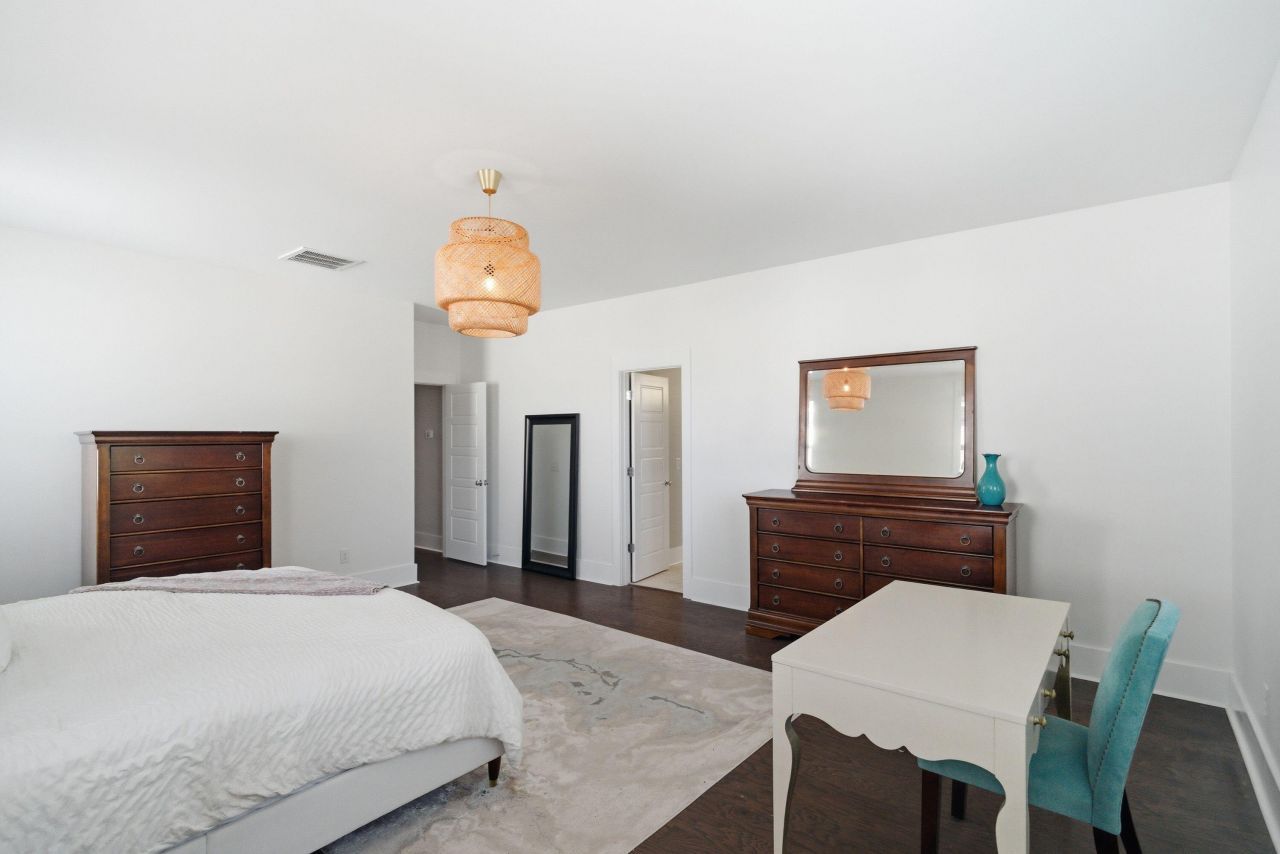 1645 Banning Street Photo 25