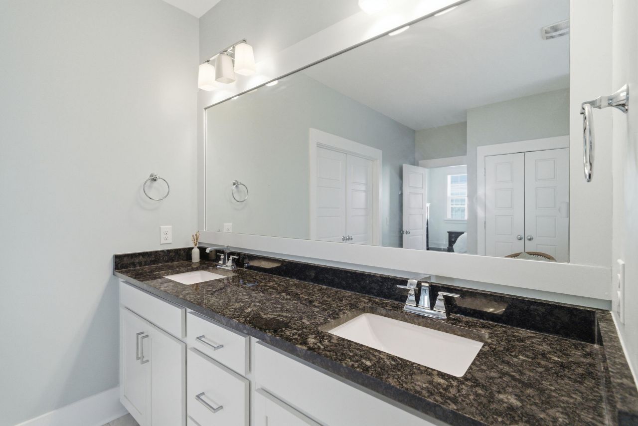 1645 Banning Street Photo 28