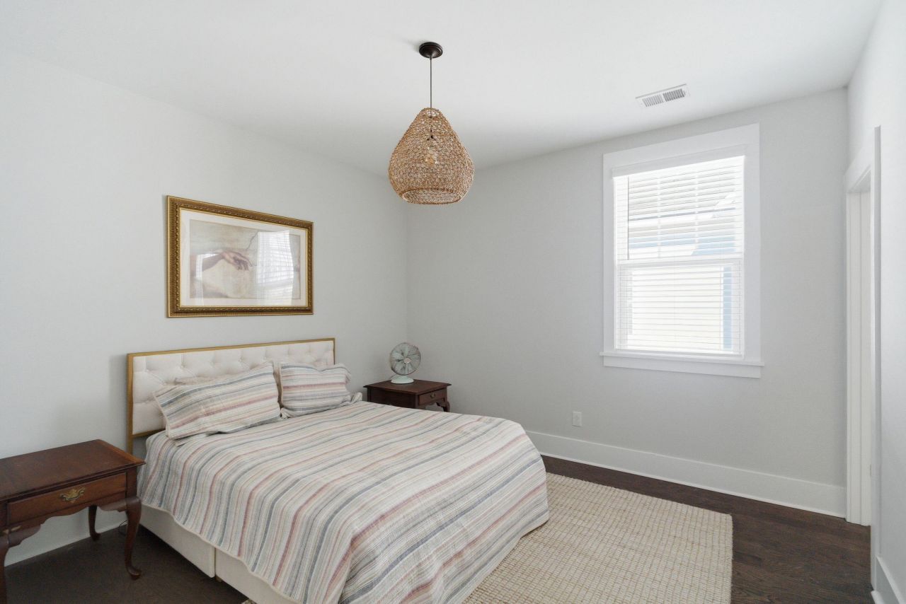 1645 Banning Street Photo 32