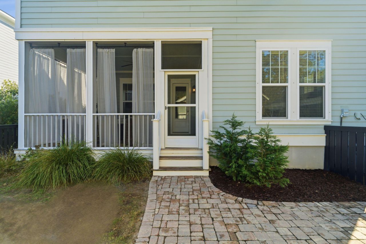 1645 Banning Street Photo 40