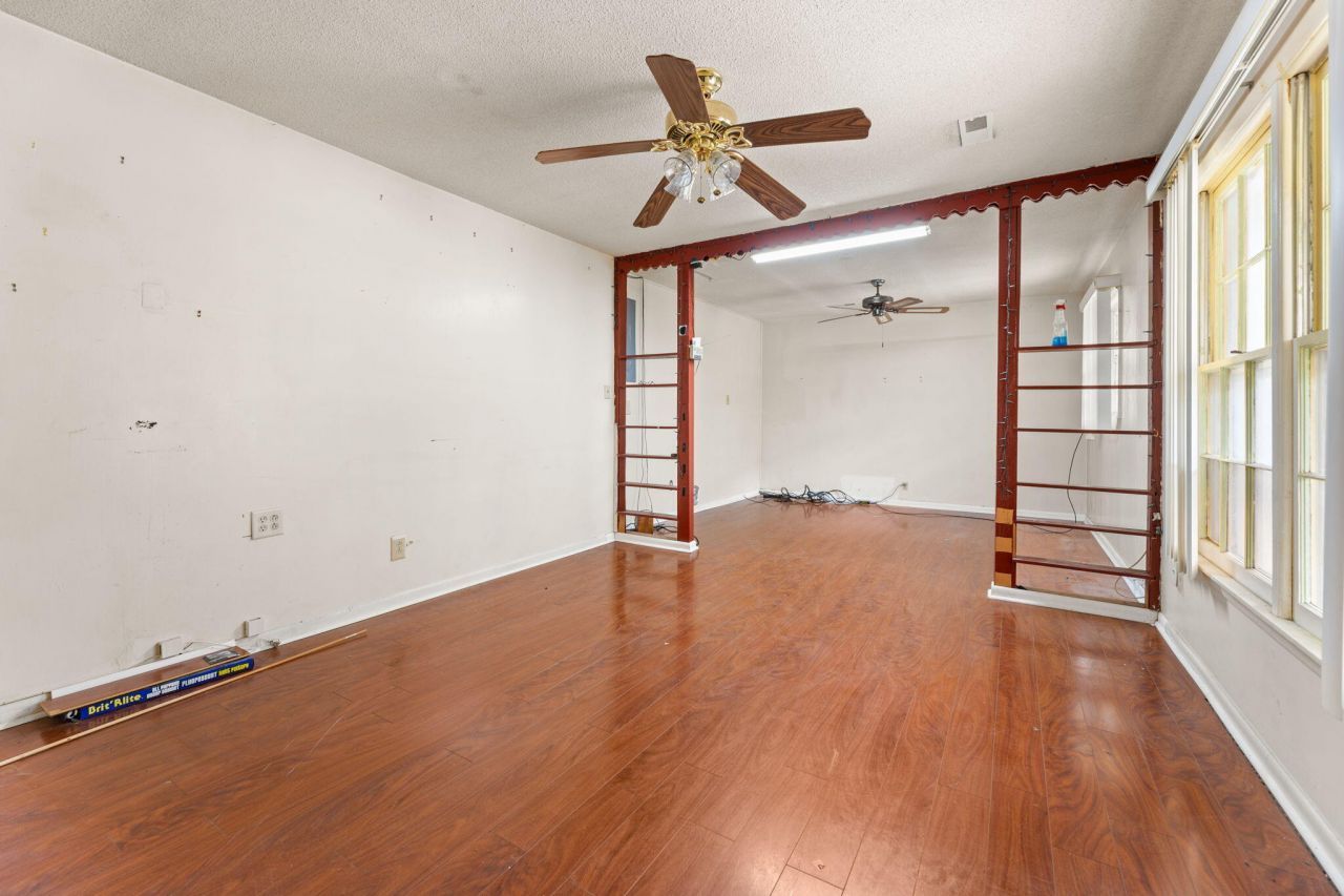 1001 Margaret Drive Photo 11