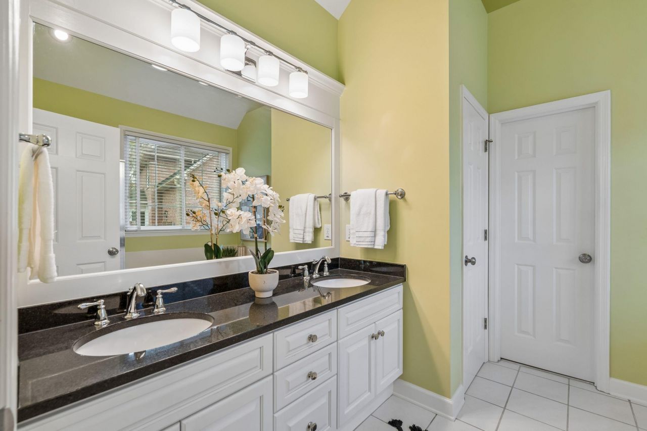 1250 Old Ivy Way Photo 14