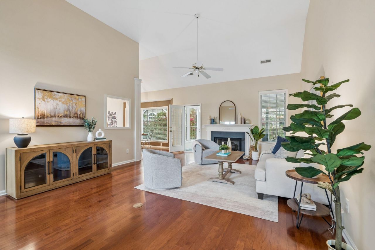 1250 Old Ivy Way Photo 3