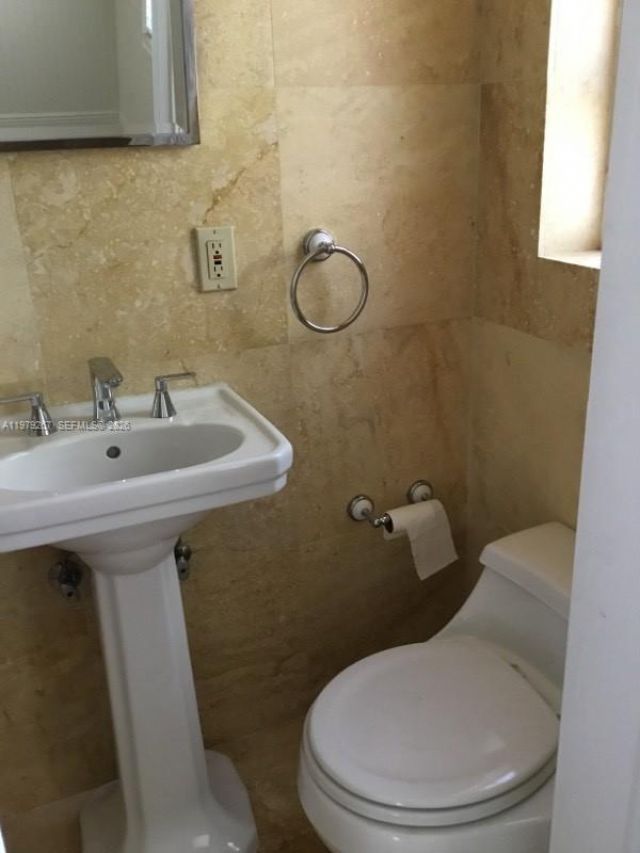 8927 Hawthorne Ave , Surfside, FL 33154 Photo