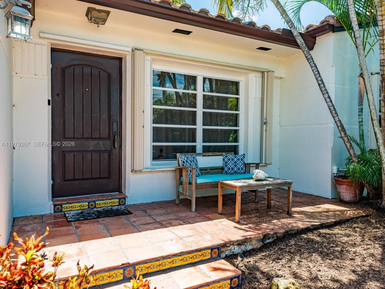 8927 Hawthorne Ave , Surfside, FL 33154 Photo