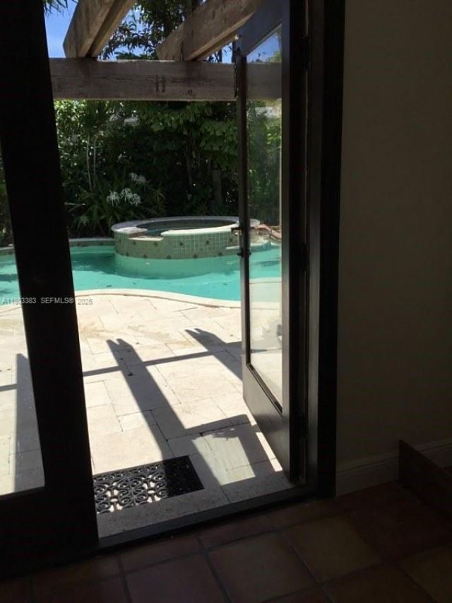 8927 Hawthorne Ave, Surfside, FL 33154 Photo