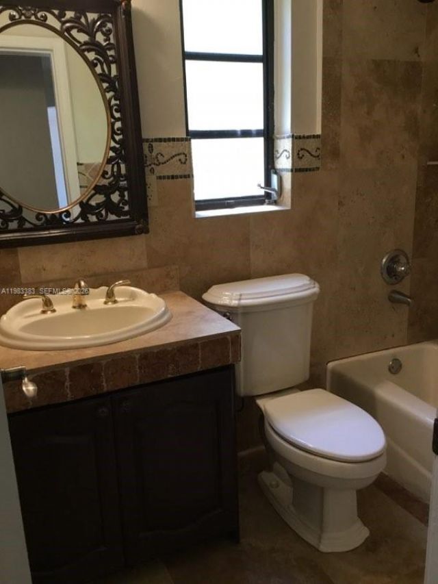 8927 Hawthorne Ave, Surfside, FL 33154 Photo