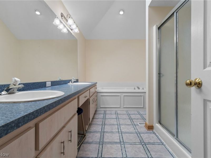 4469 Shelly Drive , Seven Hills, OH 44131 Photo 21