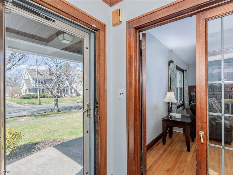 923 Cambridge Road, Cleveland Heights, OH 44121 Photo 2