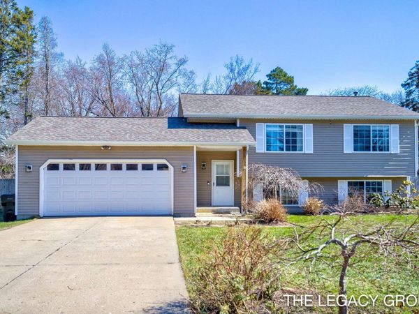 651 S 160th Avenue, Holland, MI 49423