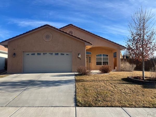 964 Peachcrest Dr, Pueblo, CO 81005