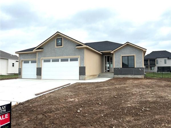 2605 NE Crestview Street, Blue Springs, MO 64029