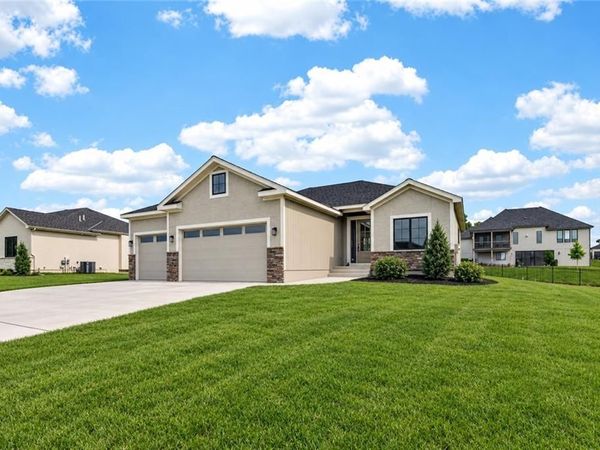 2605 NE Crestview Street, Blue Springs, MO 64029