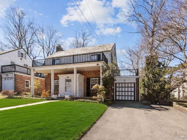 8 Plymouth Road , Great Neck, NY 11023