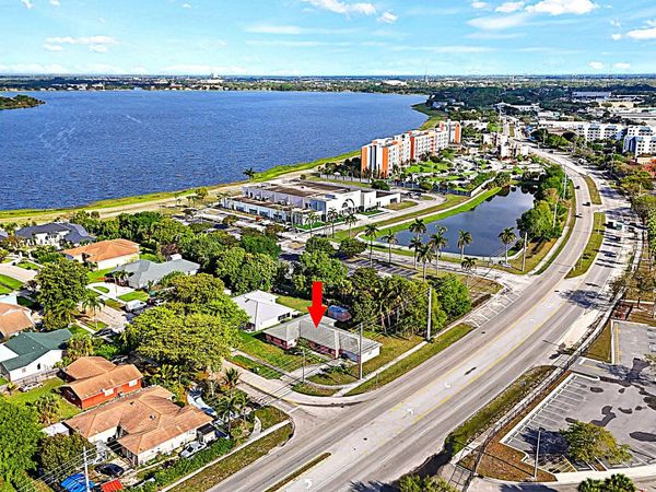 1301 N Mangonia Drive, West Palm Beach, FL 33401