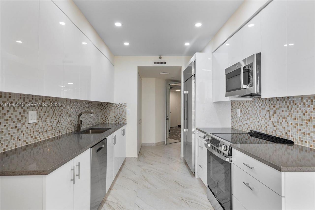 19500 Turnberry Way , Unit 15E, Aventura, FL 33180 Photo