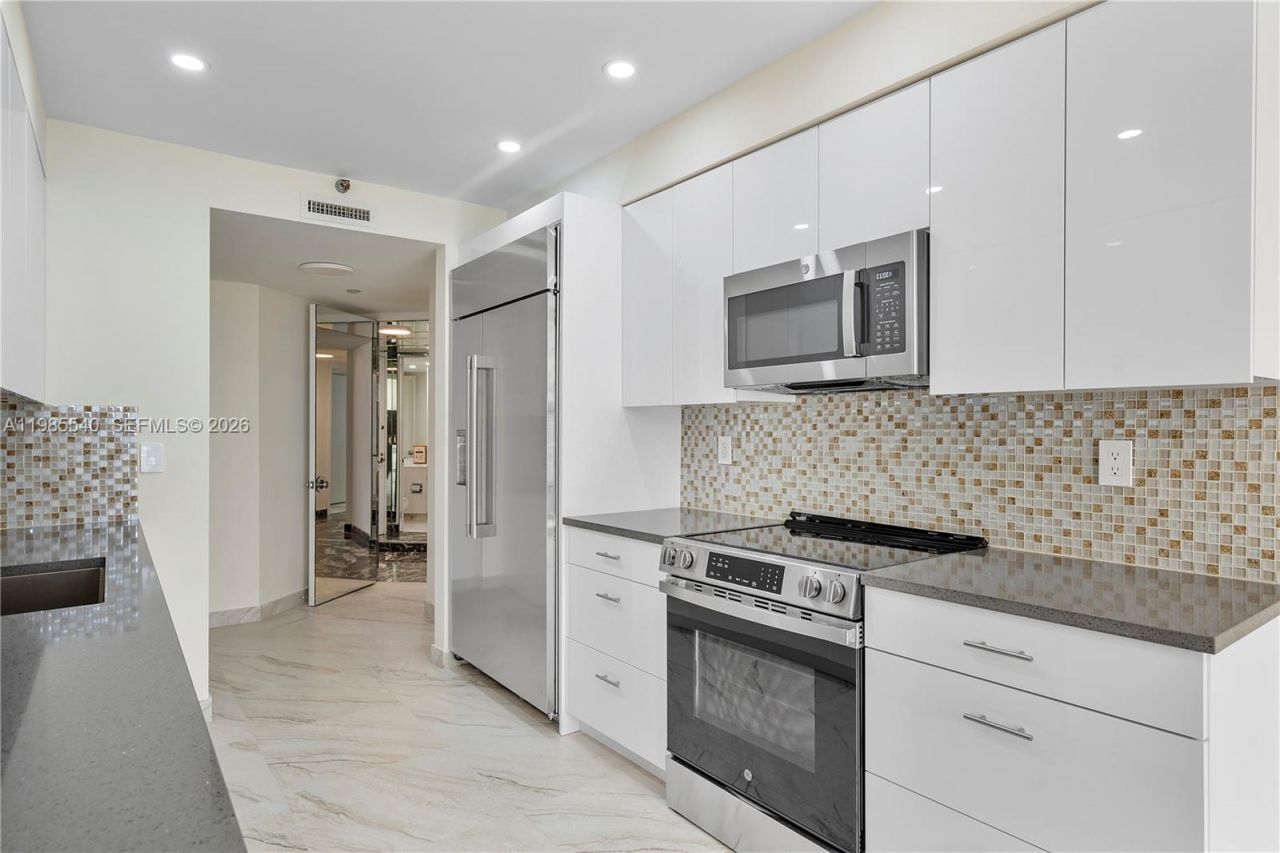 19500 Turnberry Way , Unit 15E, Aventura, FL 33180 Photo