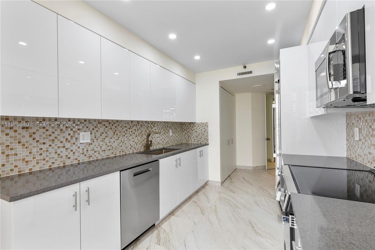 19500 Turnberry Way, Unit 15E, Aventura, FL 33180 Photo